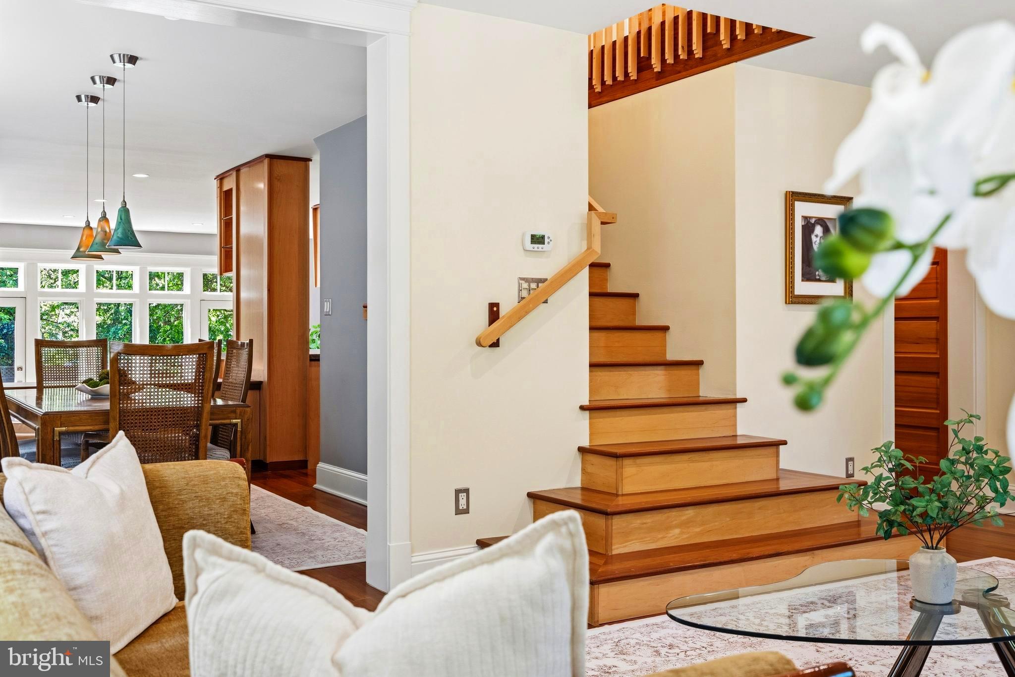7 E WALNUT STREET