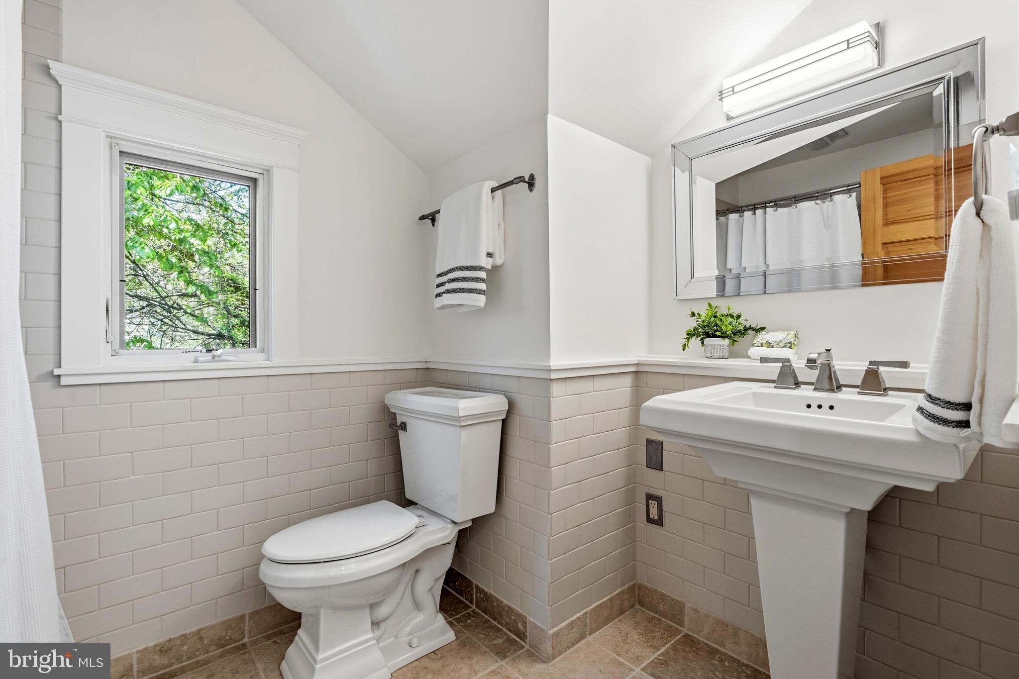 7 E WALNUT STREET