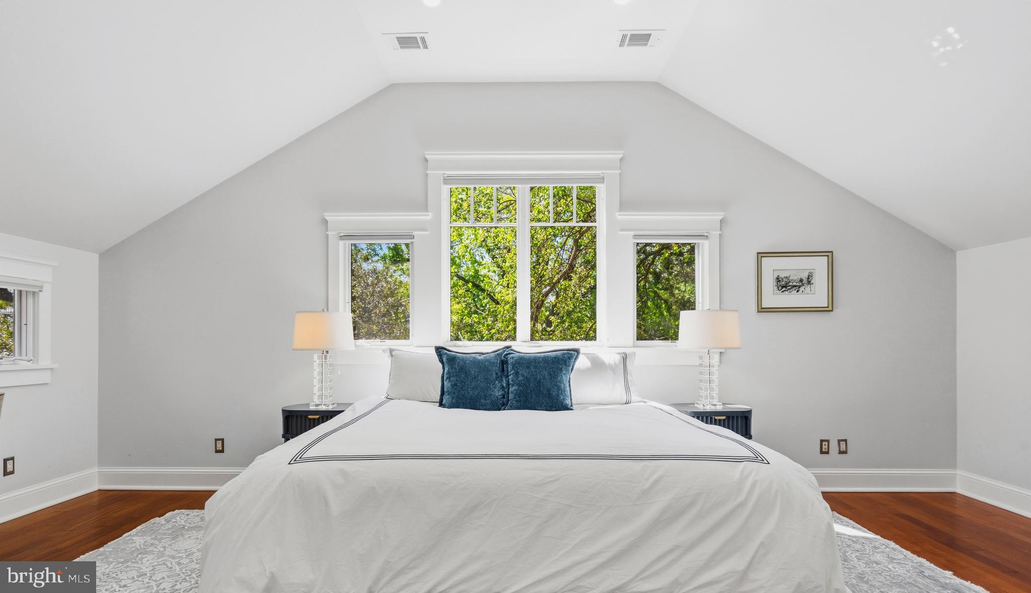 7 E WALNUT STREET