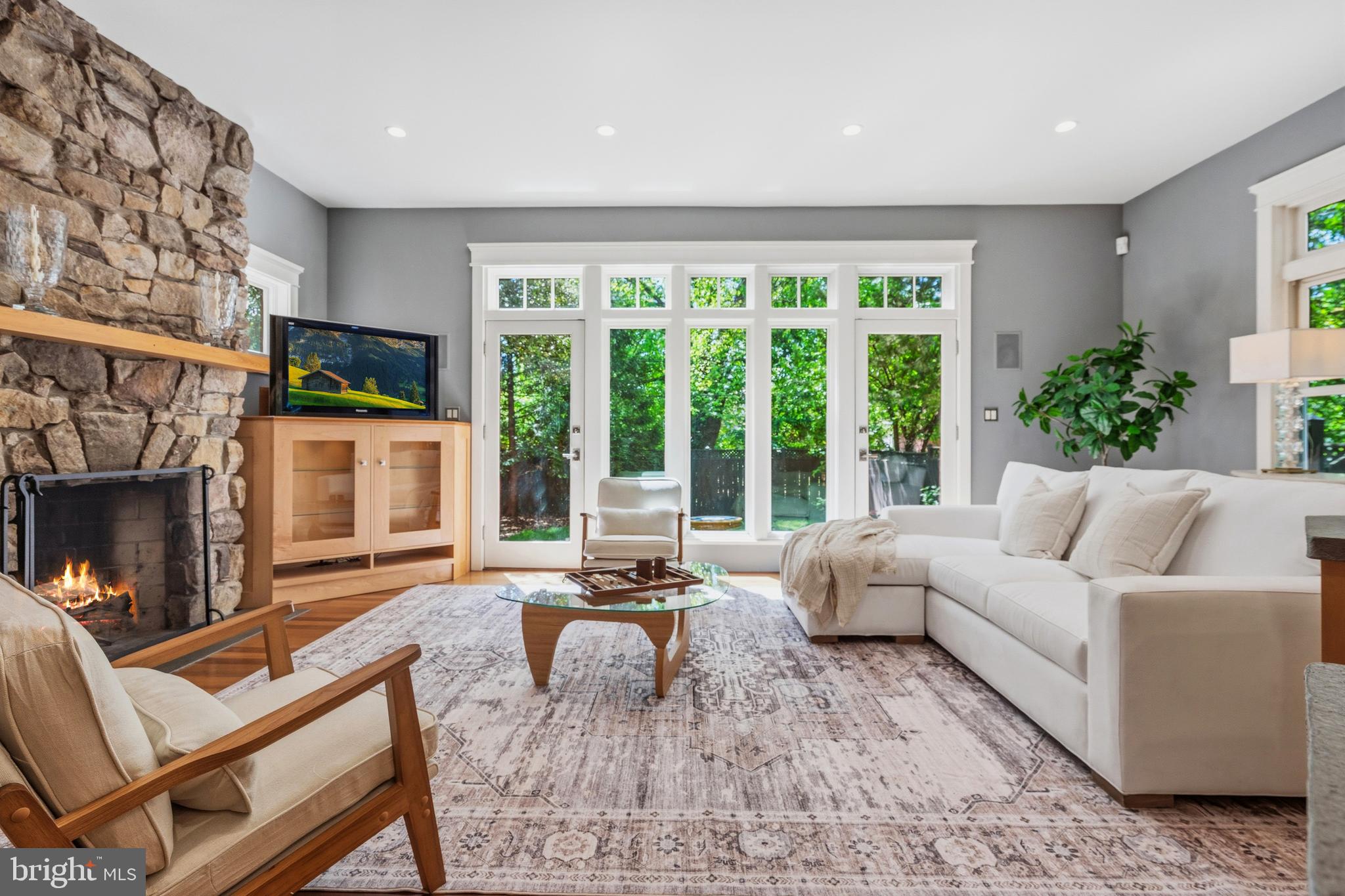 7 E WALNUT STREET