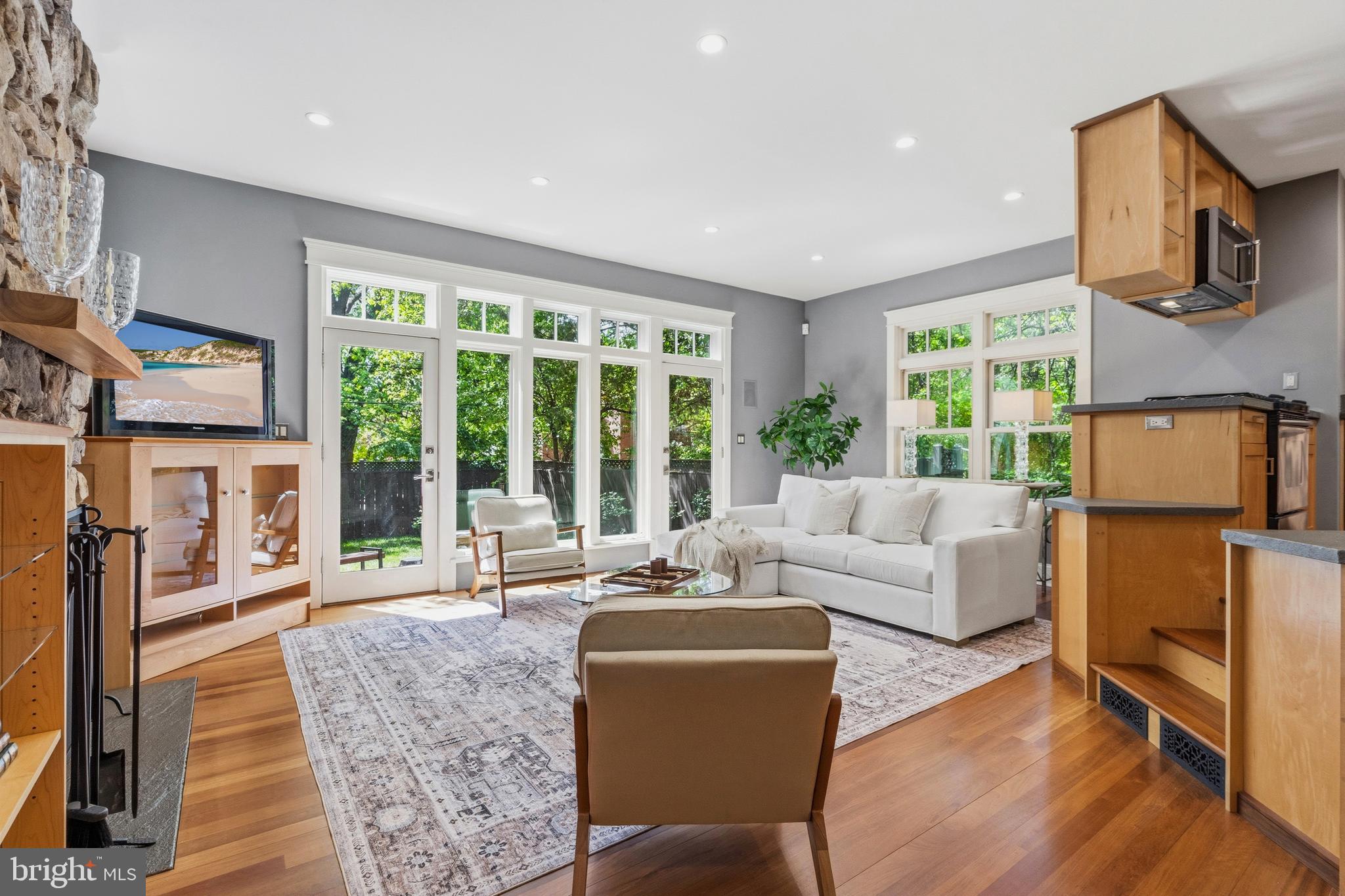 7 E WALNUT STREET