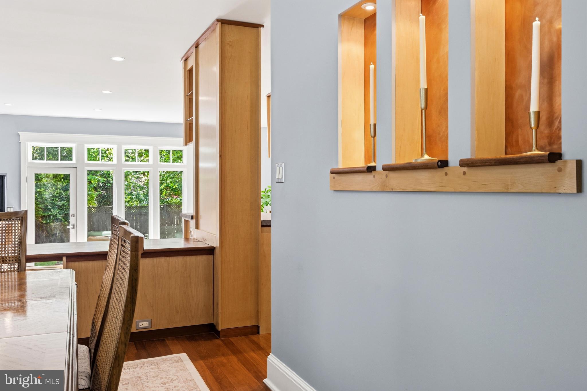 7 E WALNUT STREET