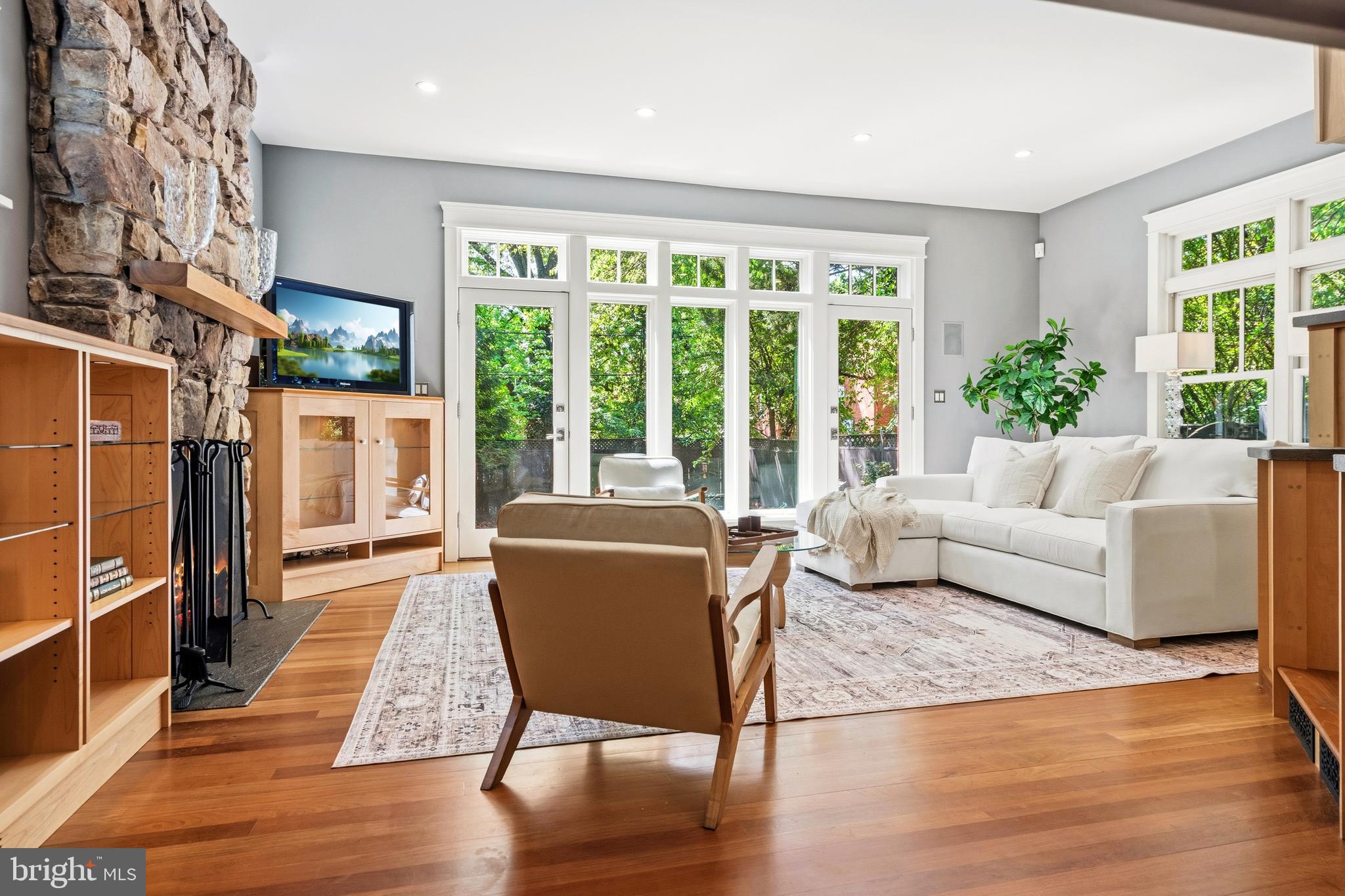 7 E WALNUT STREET