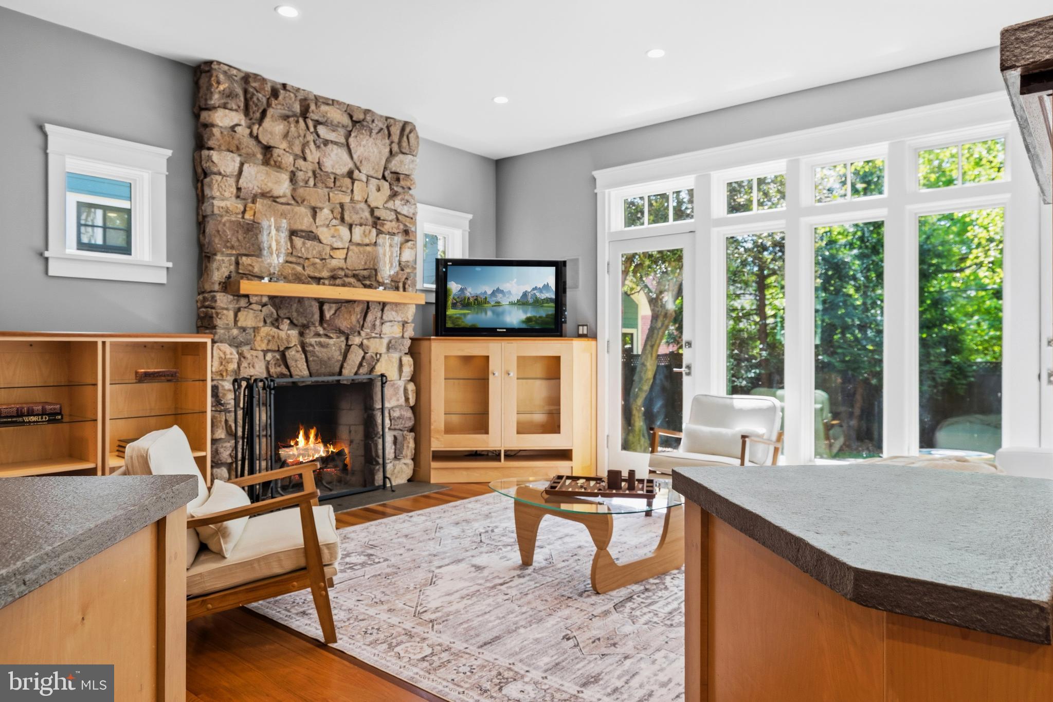 7 E WALNUT STREET