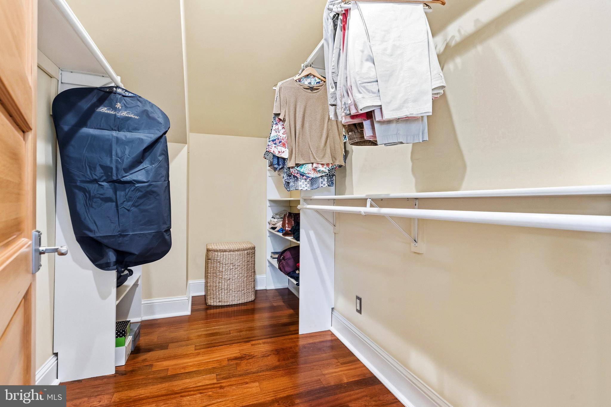 7 E WALNUT STREET