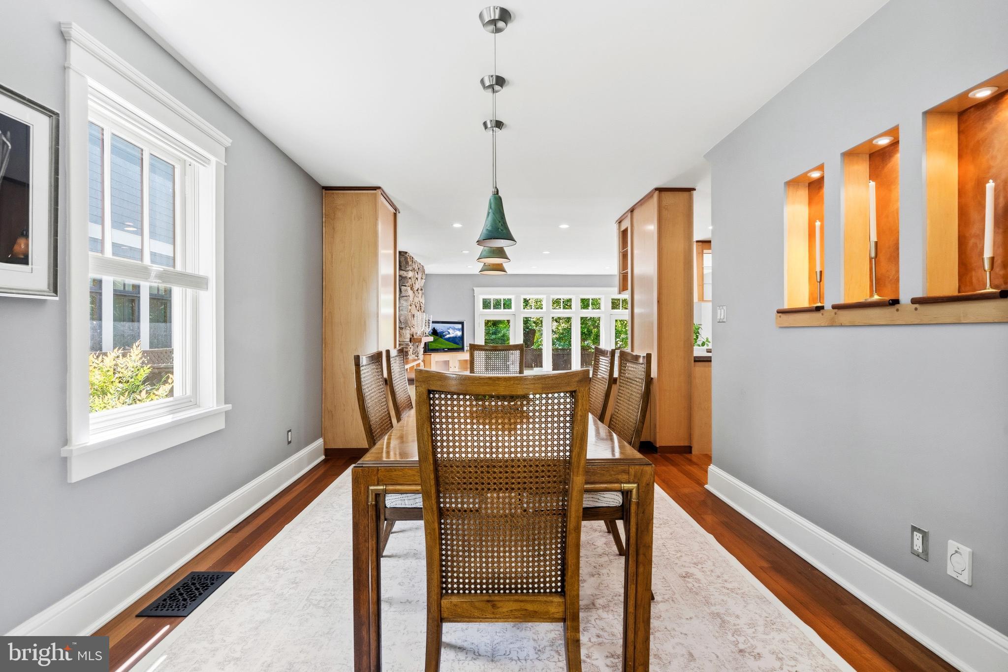 7 E WALNUT STREET