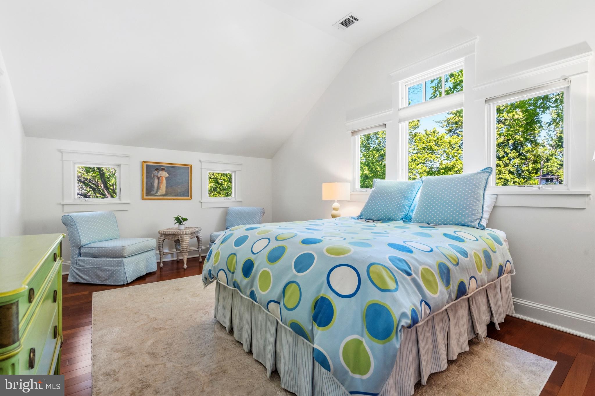 7 E WALNUT STREET