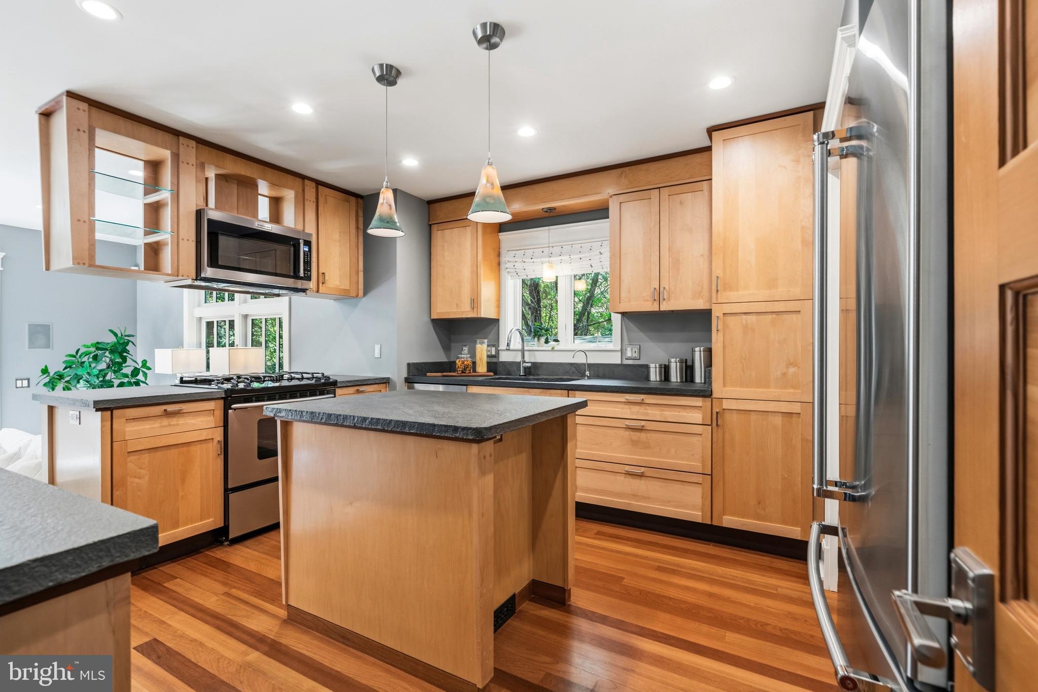 7 E WALNUT STREET