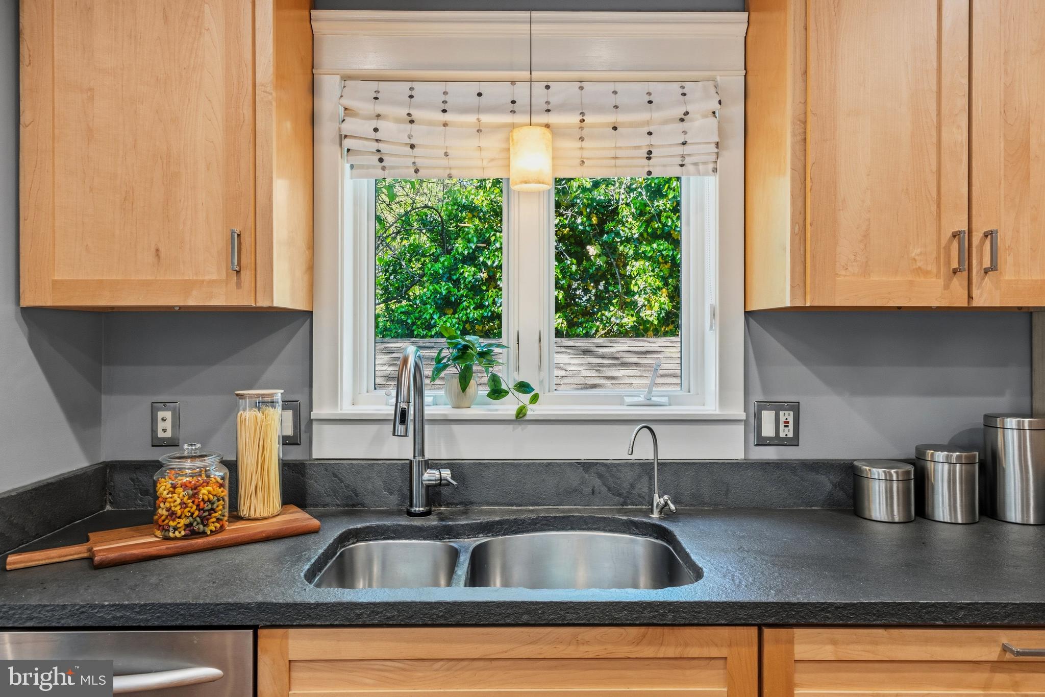 7 E WALNUT STREET