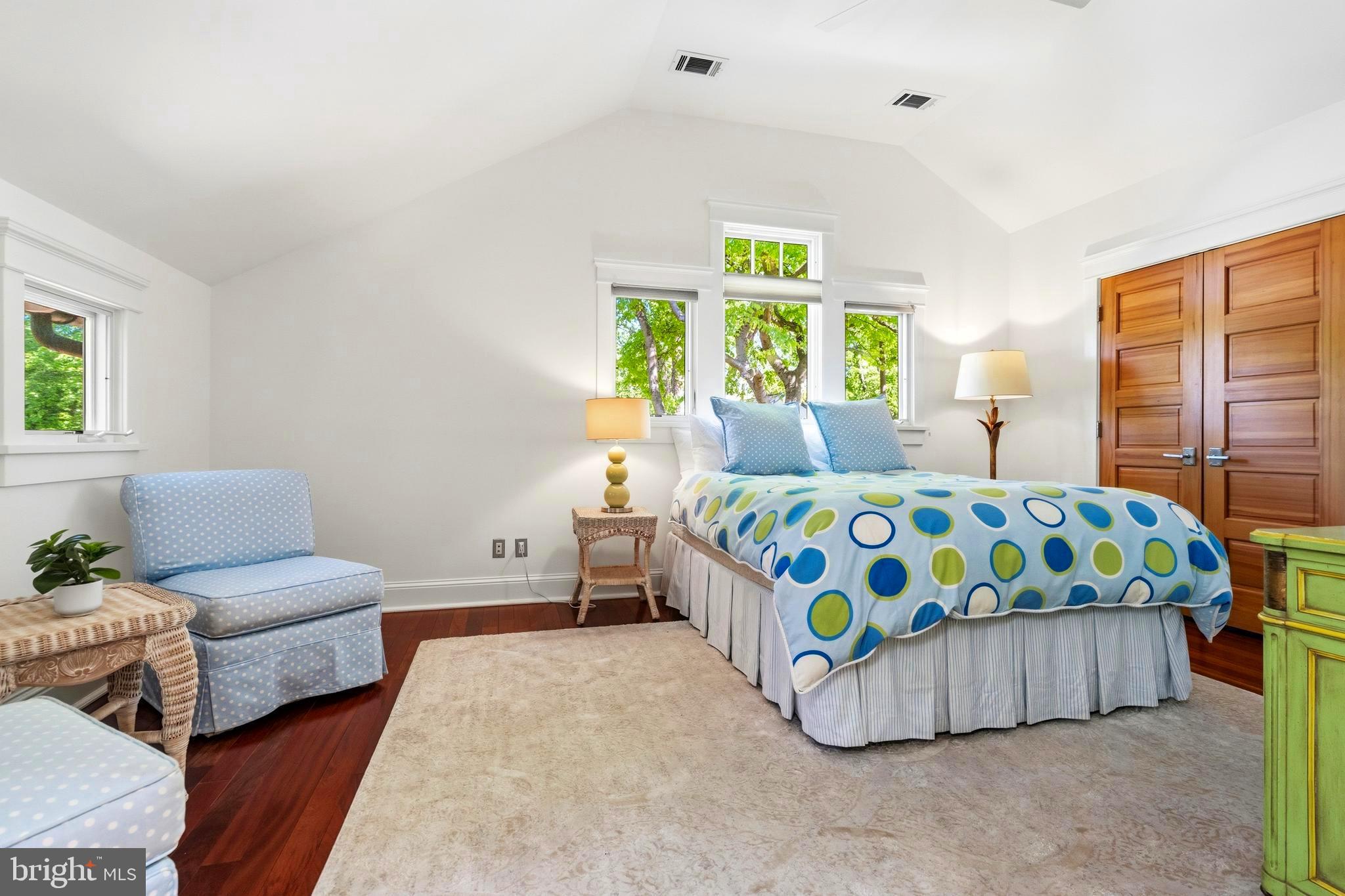 7 E WALNUT STREET