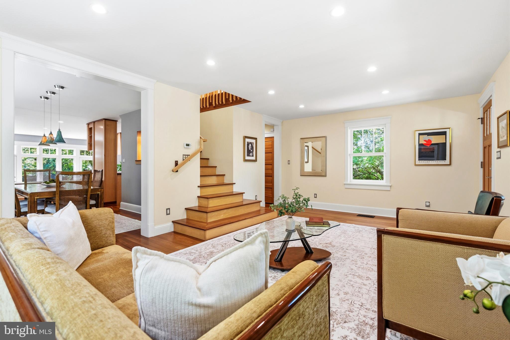 7 E WALNUT STREET