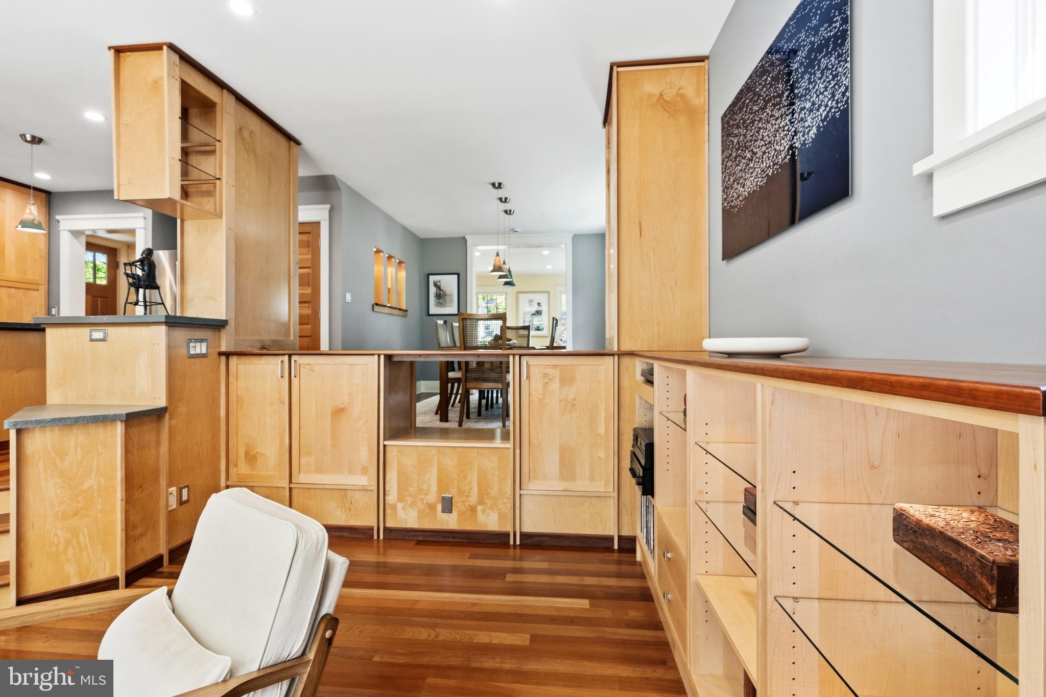 7 E WALNUT STREET