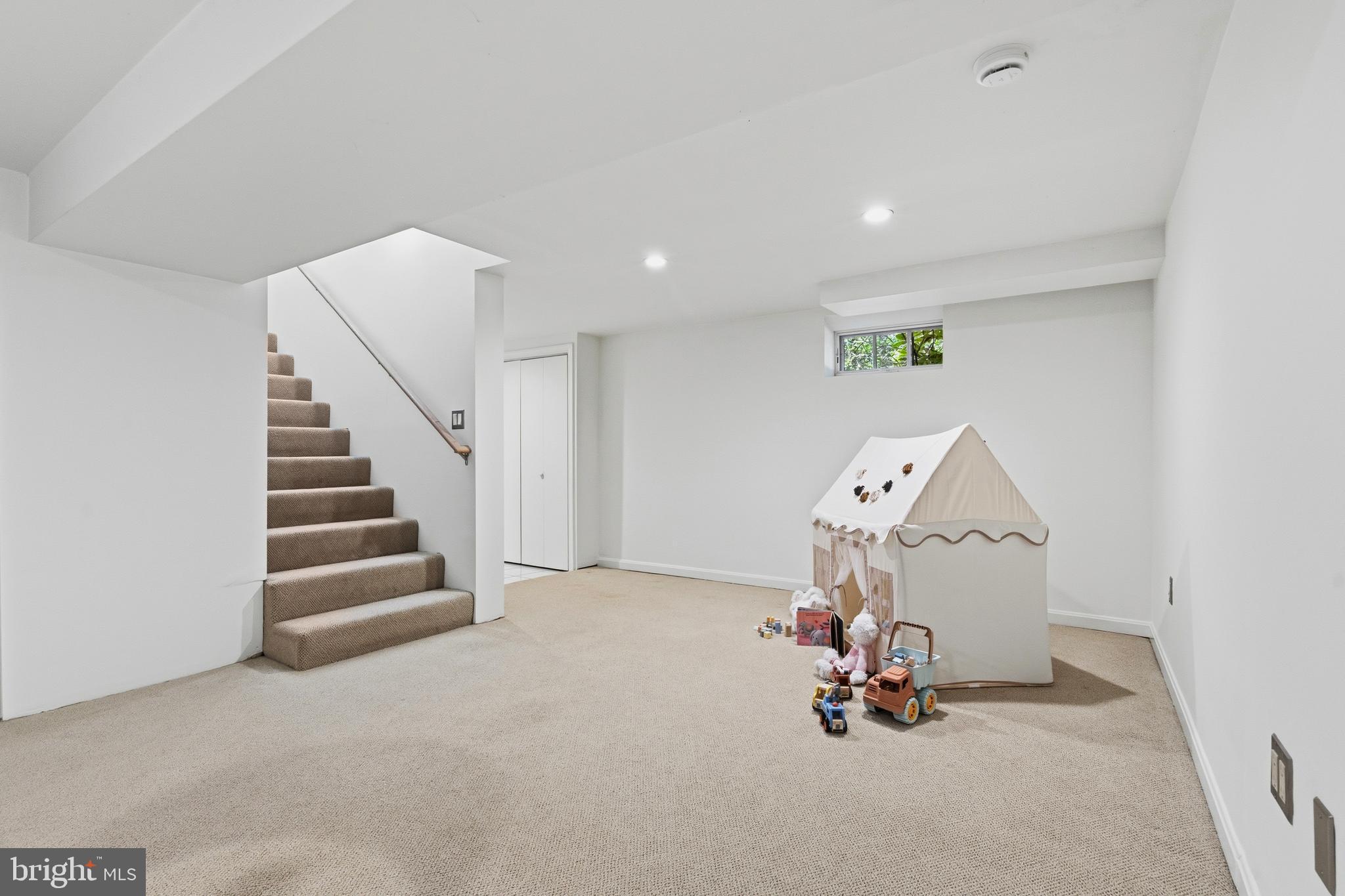 7 E WALNUT STREET