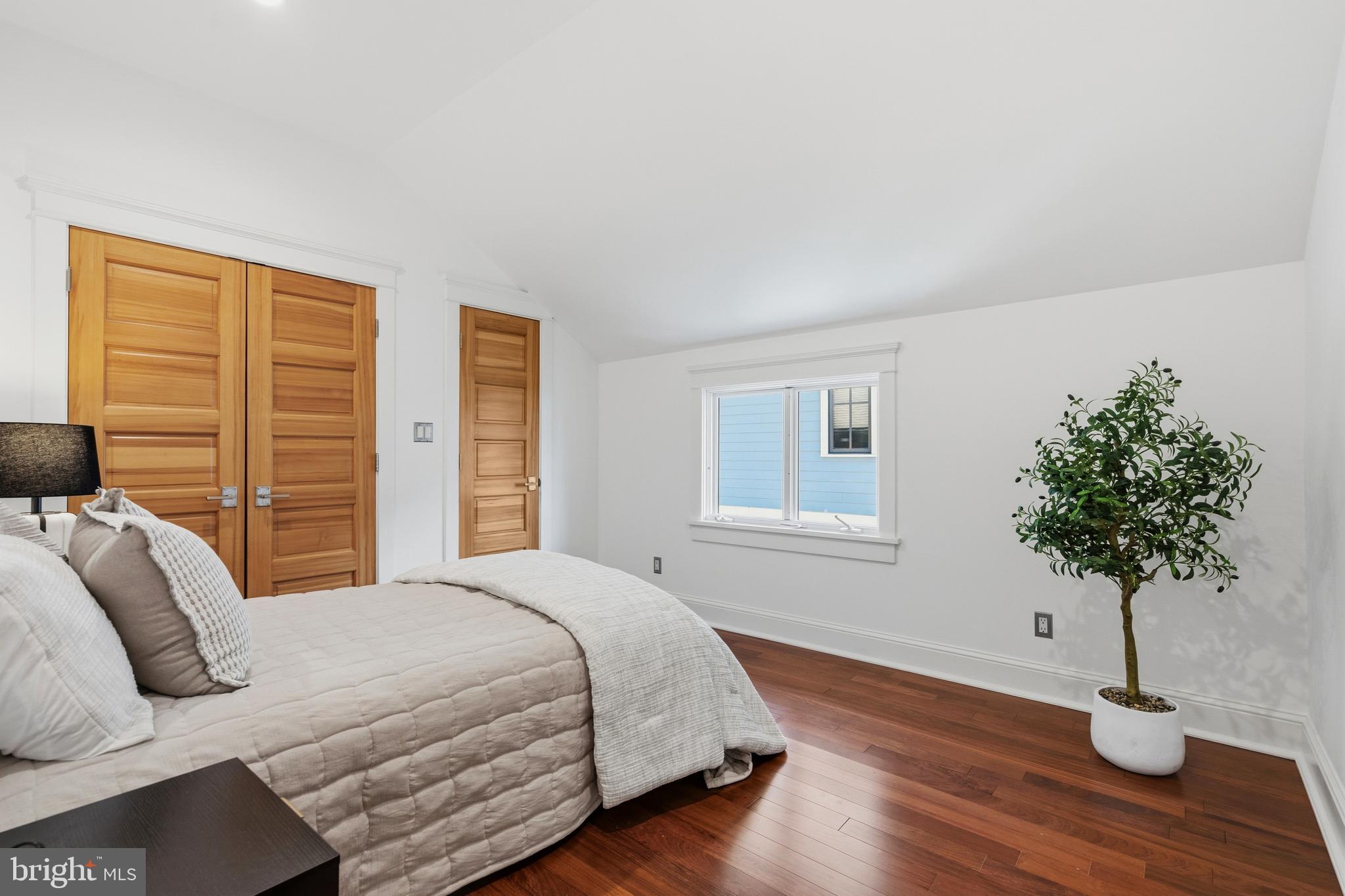 7 E WALNUT STREET