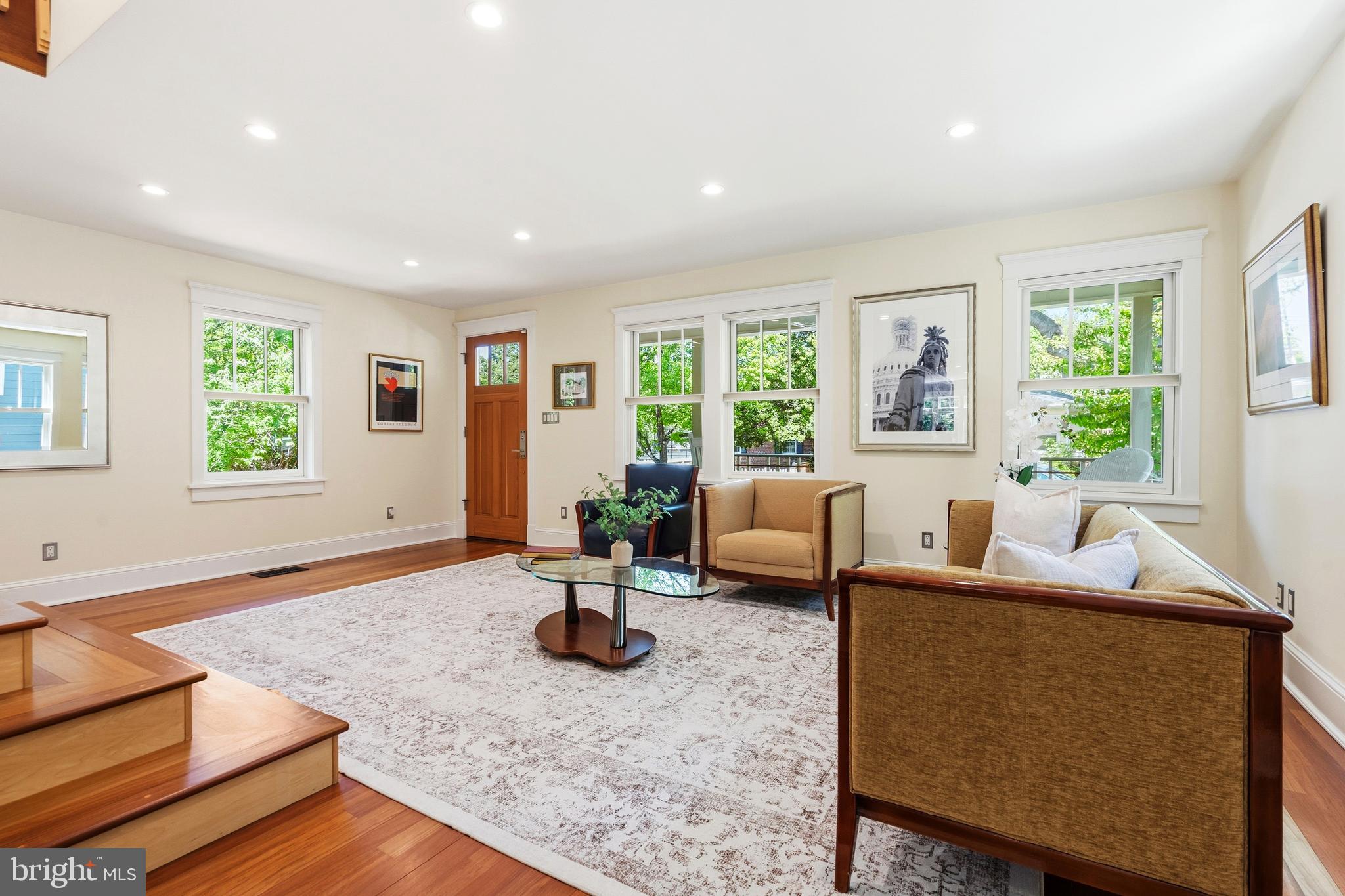 7 E WALNUT STREET