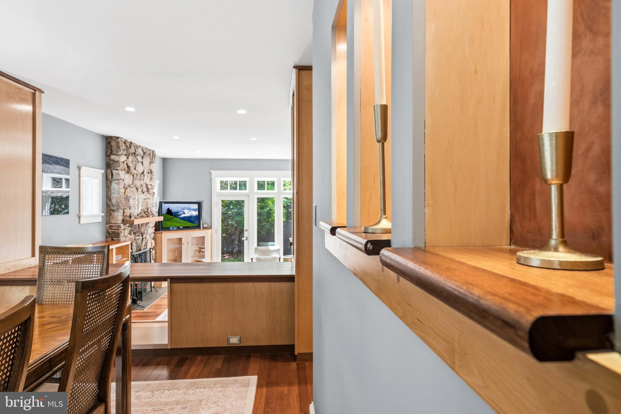 7 E WALNUT STREET