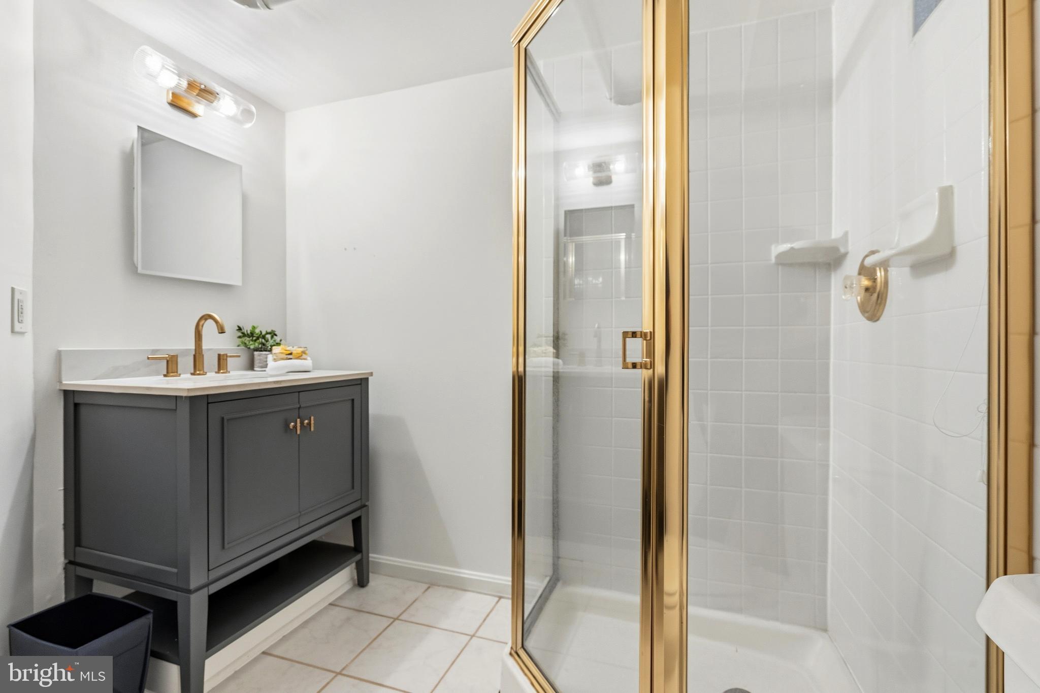 7 E WALNUT STREET
