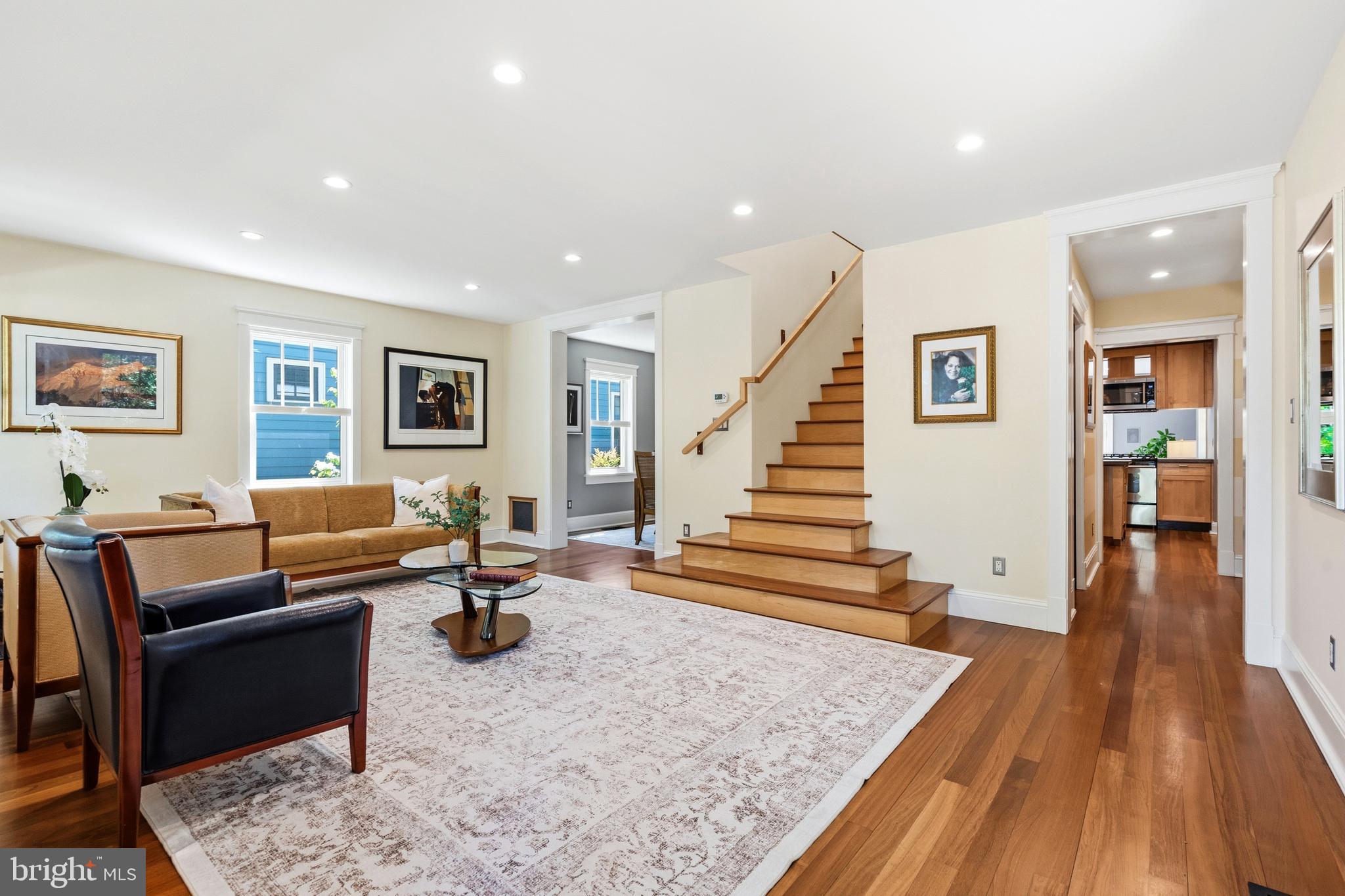 7 E WALNUT STREET