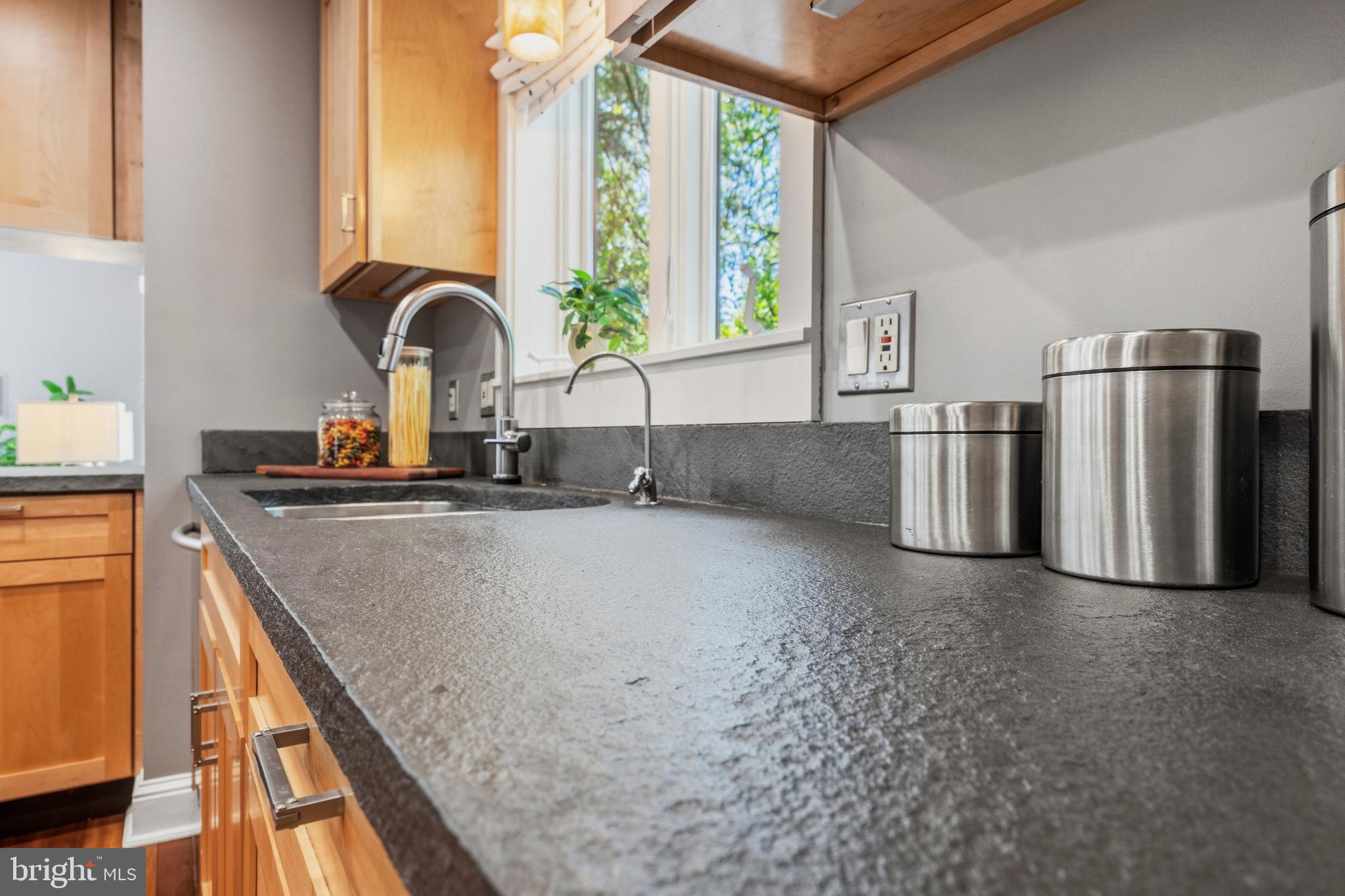 7 E WALNUT STREET