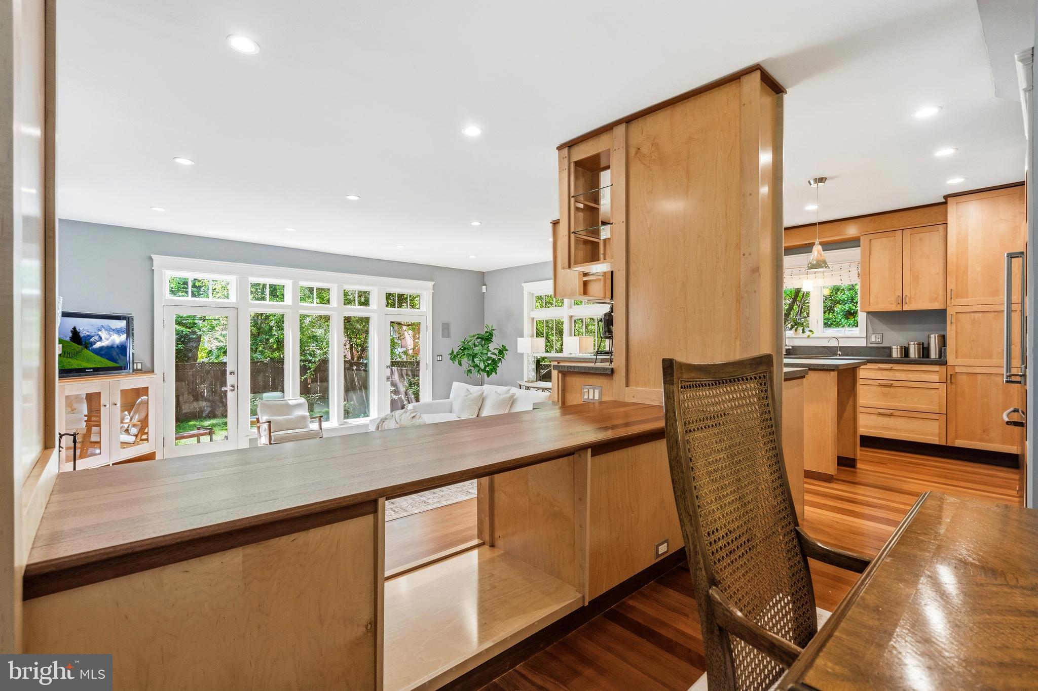7 E WALNUT STREET