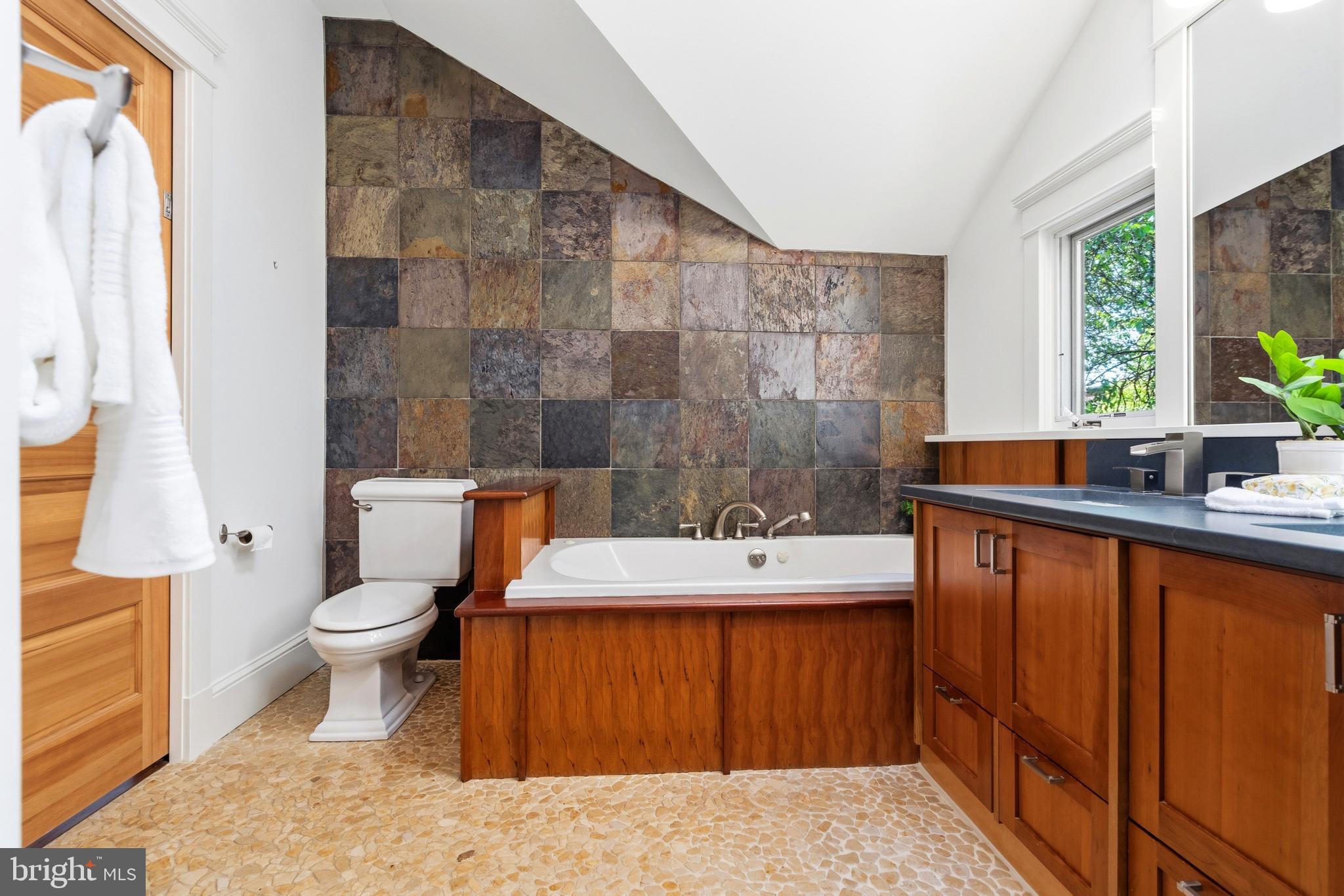 7 E WALNUT STREET