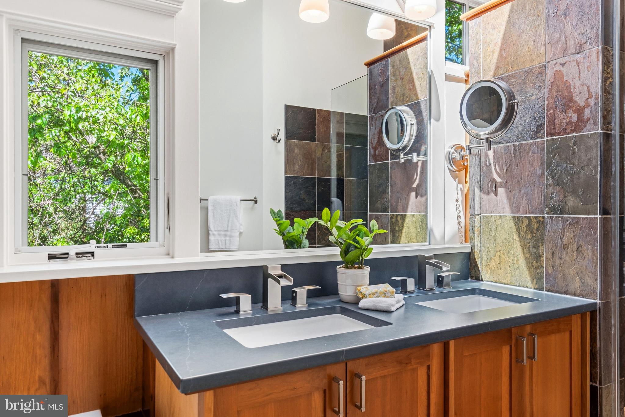 7 E WALNUT STREET