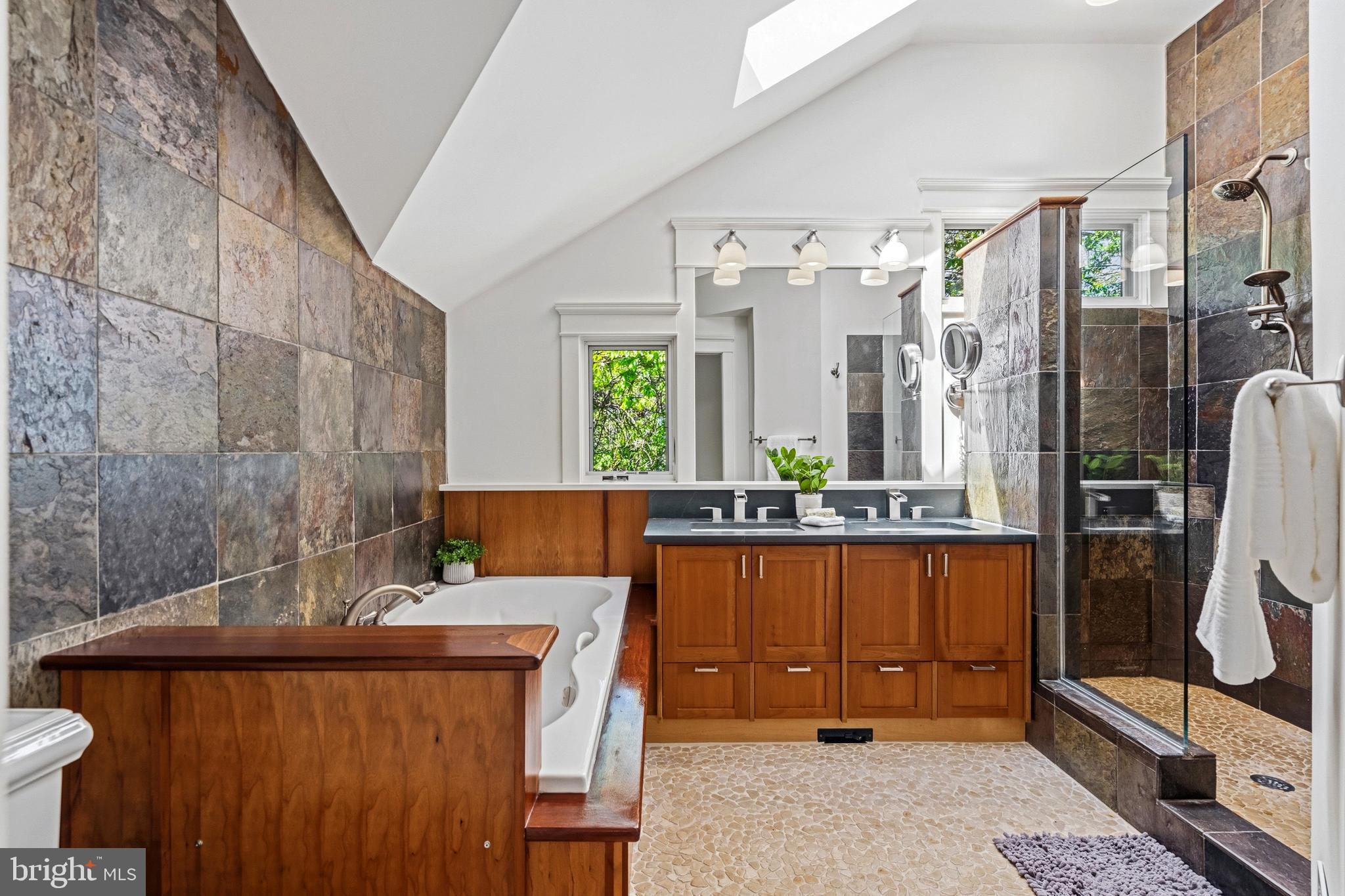 7 E WALNUT STREET