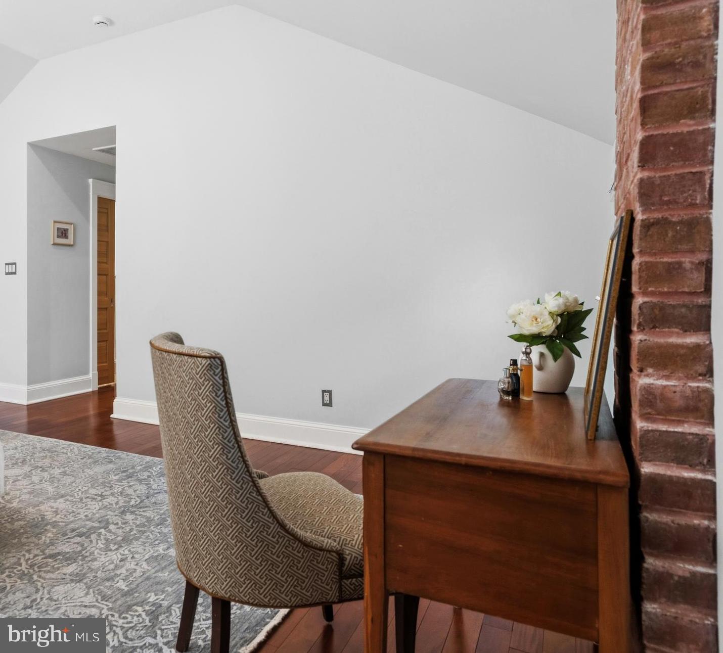 7 E WALNUT STREET