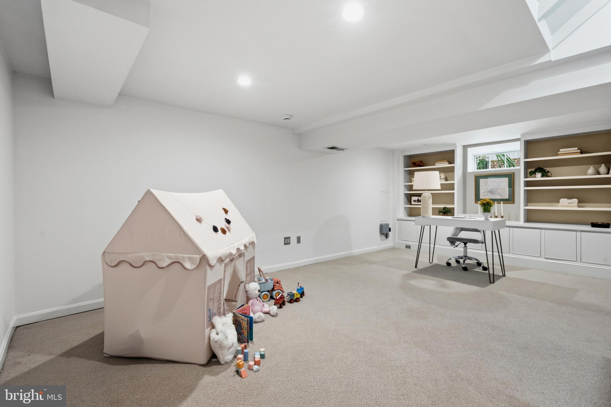 7 E WALNUT STREET