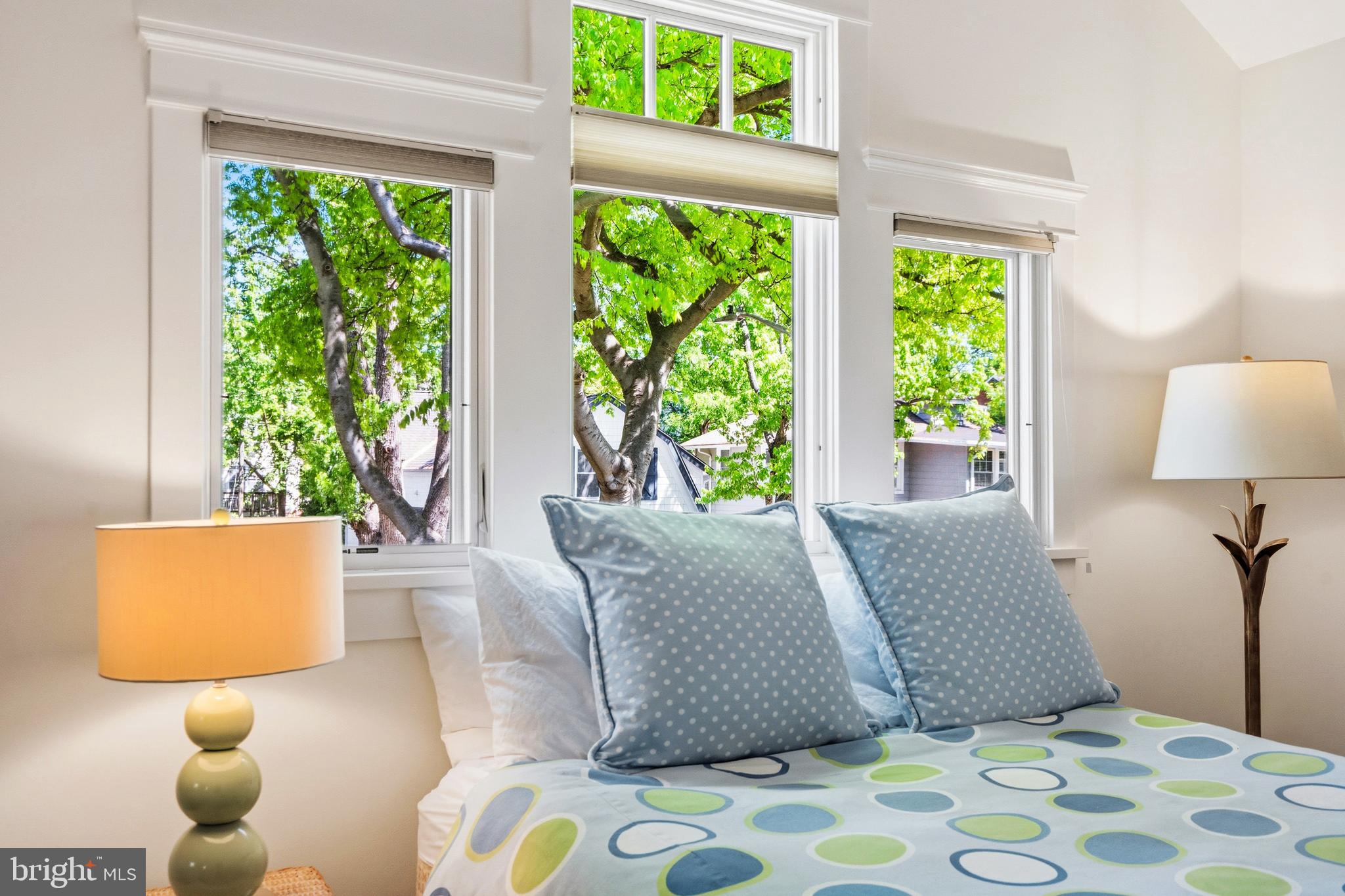 7 E WALNUT STREET