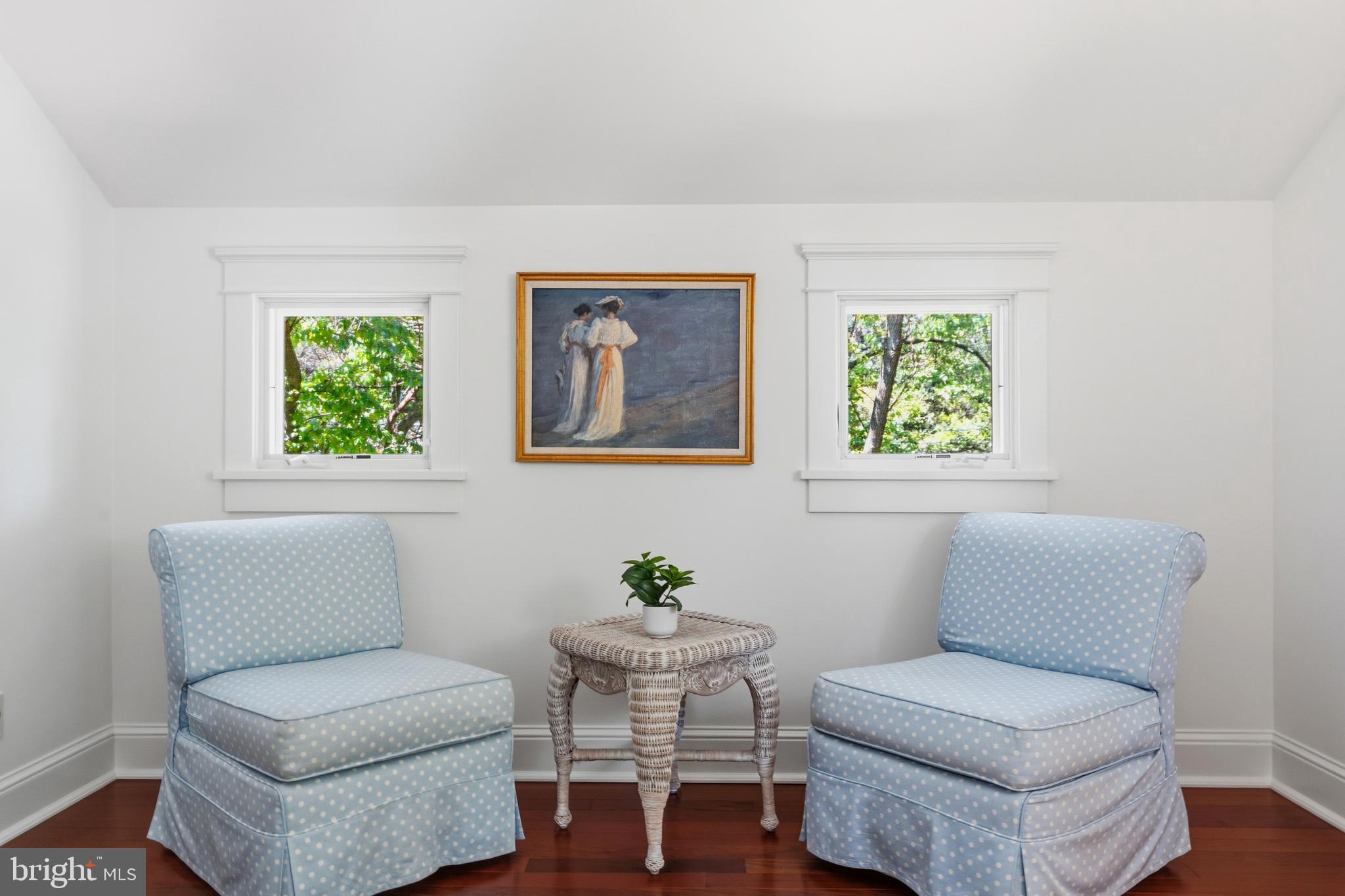 7 E WALNUT STREET