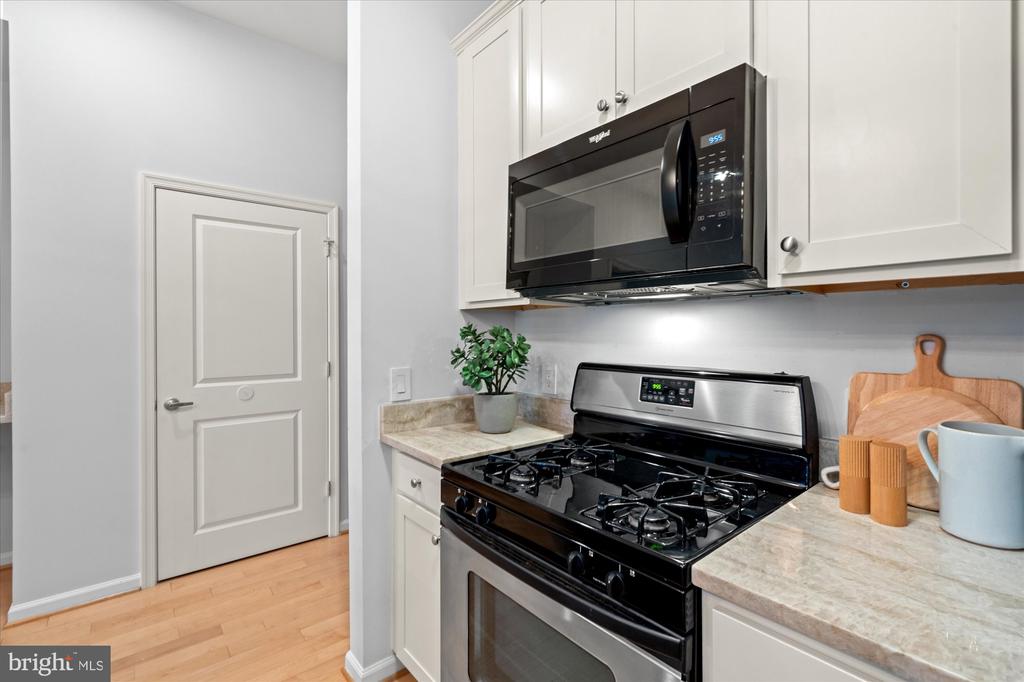 309 HOLLAND LANE 320