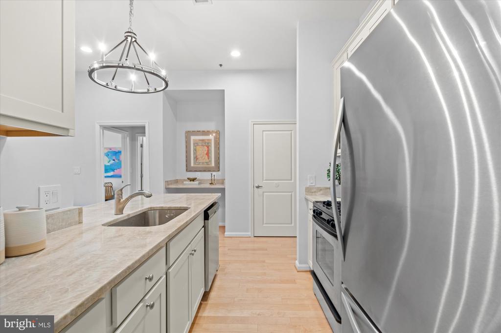 309 HOLLAND LANE 320