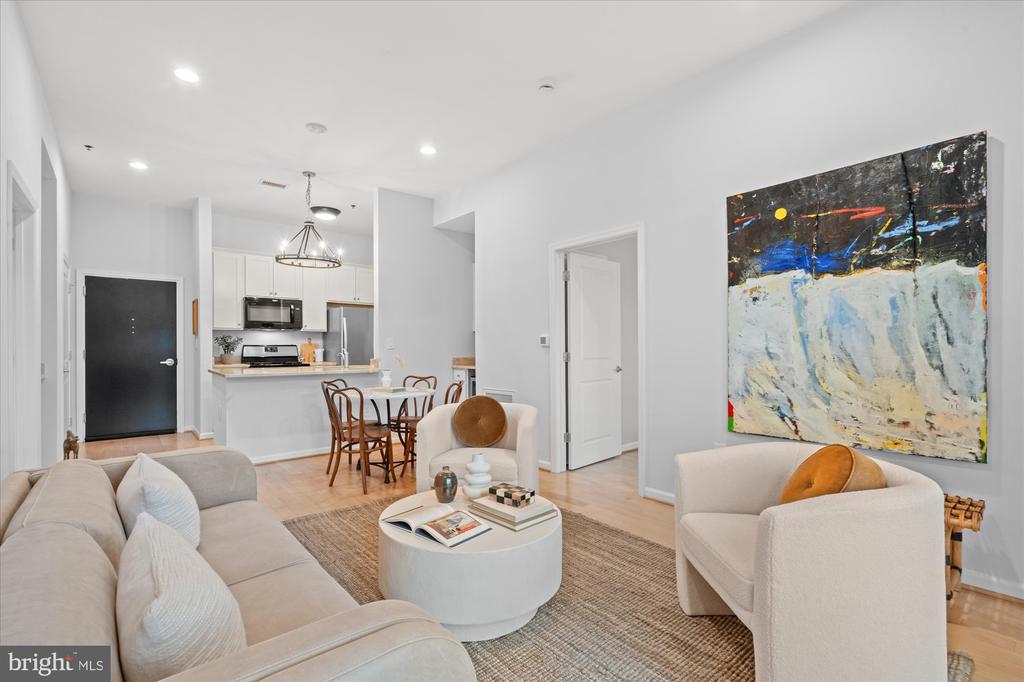 309 HOLLAND LANE 320