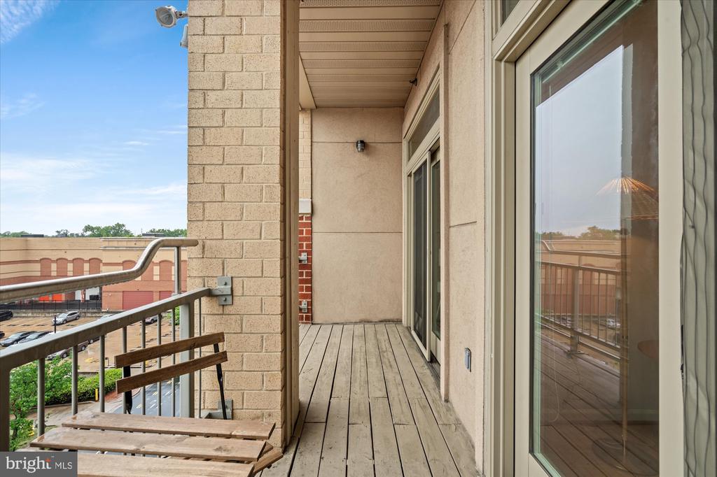 309 HOLLAND LANE 320