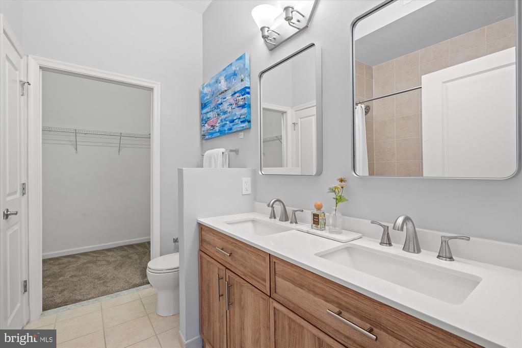 309 HOLLAND LANE 320