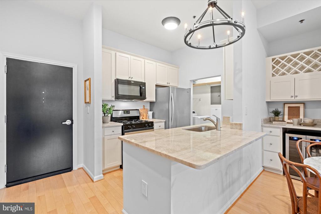 309 HOLLAND LANE 320