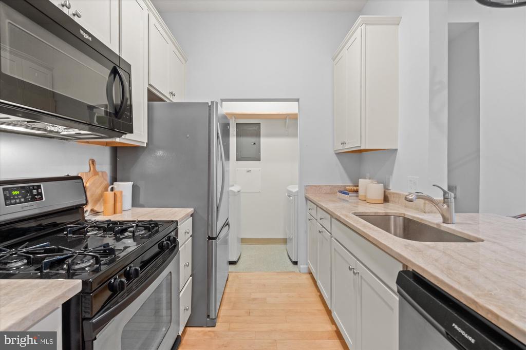 309 HOLLAND LANE 320
