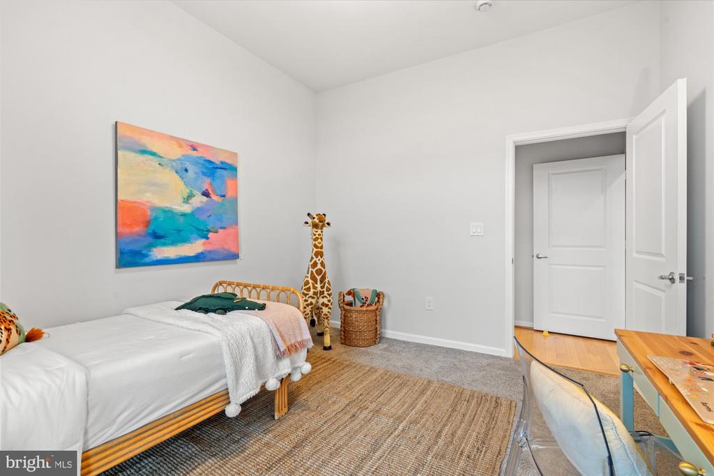 309 HOLLAND LANE 320