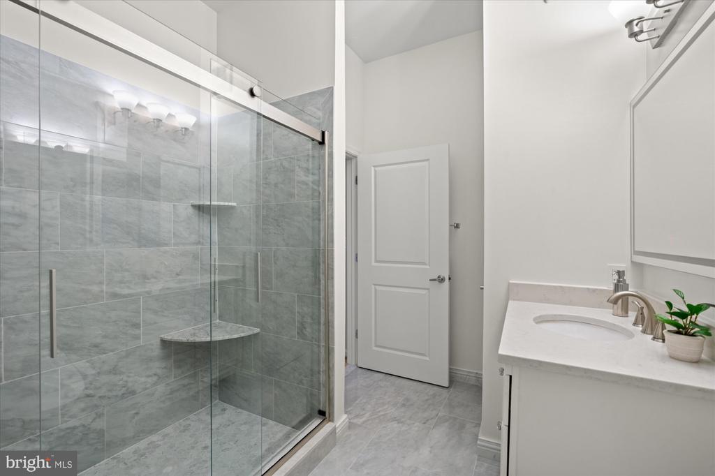 309 HOLLAND LANE 320