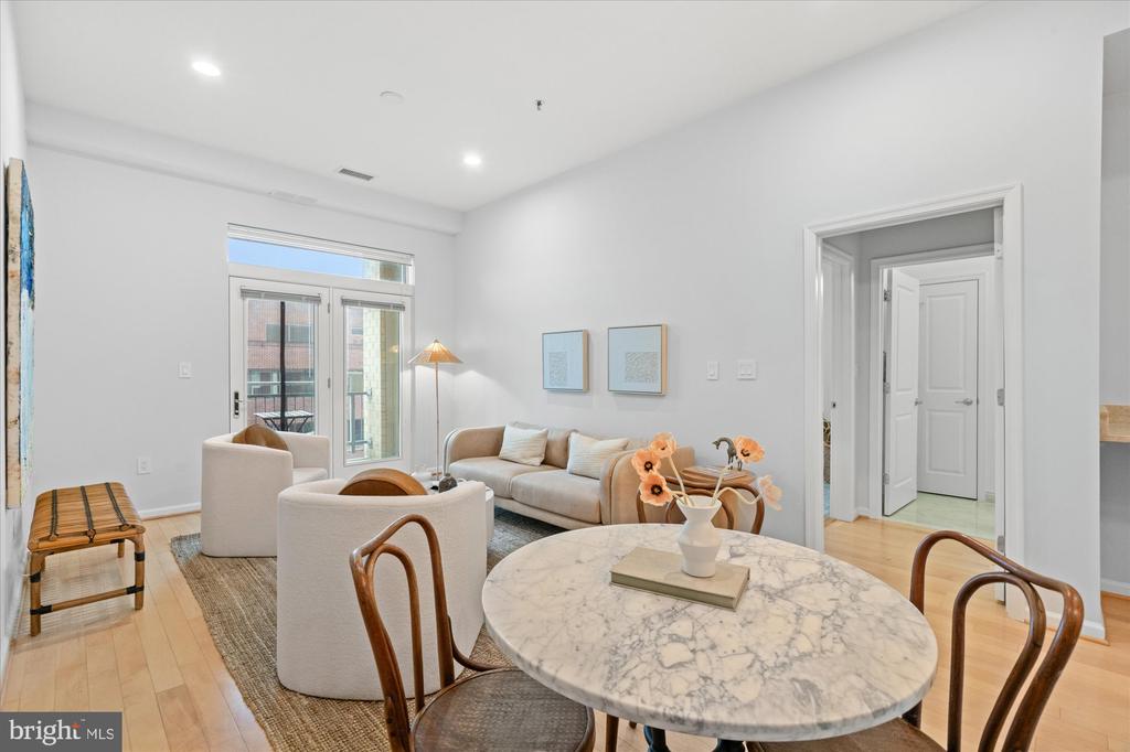 309 HOLLAND LANE 320