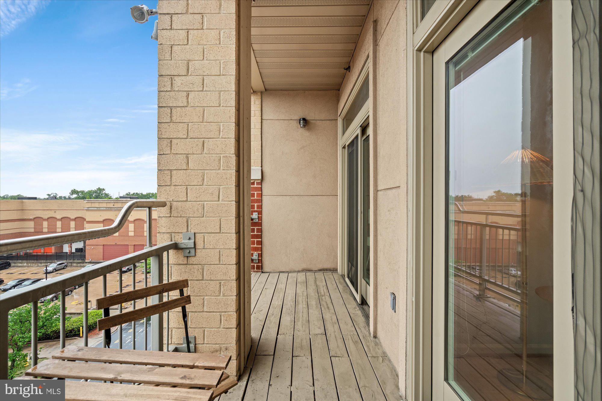 309 HOLLAND LANE 320