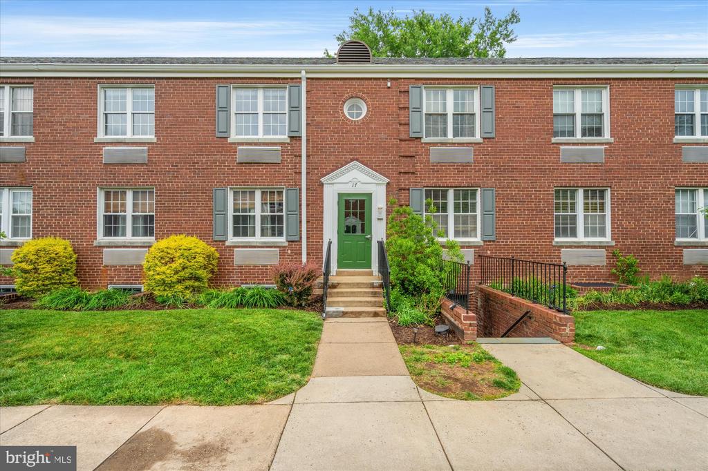 17 AUBURN COURT B