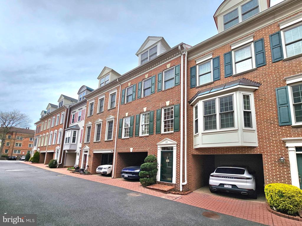 315 HEARTHSTONE MEWS