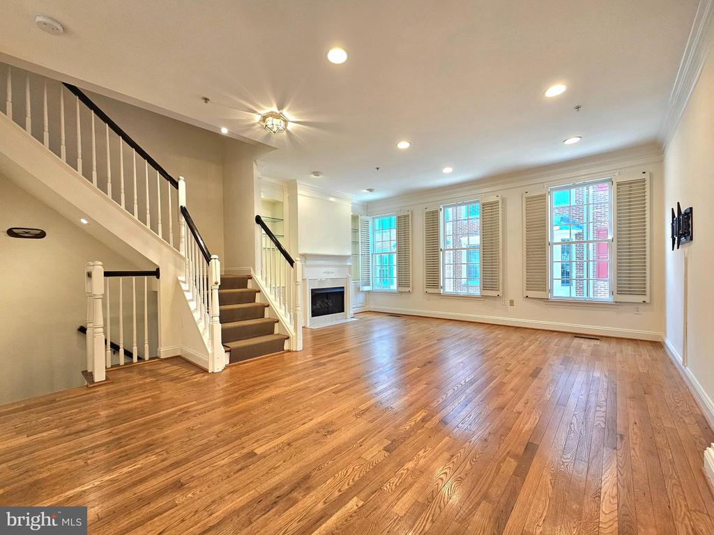315 HEARTHSTONE MEWS