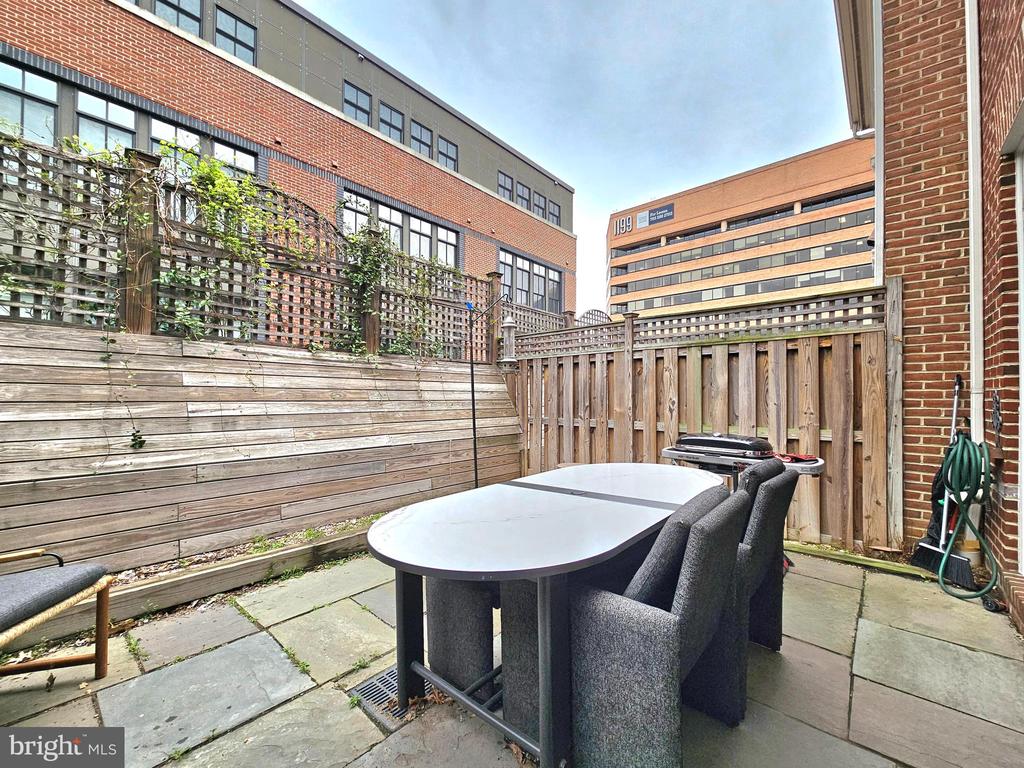 315 HEARTHSTONE MEWS