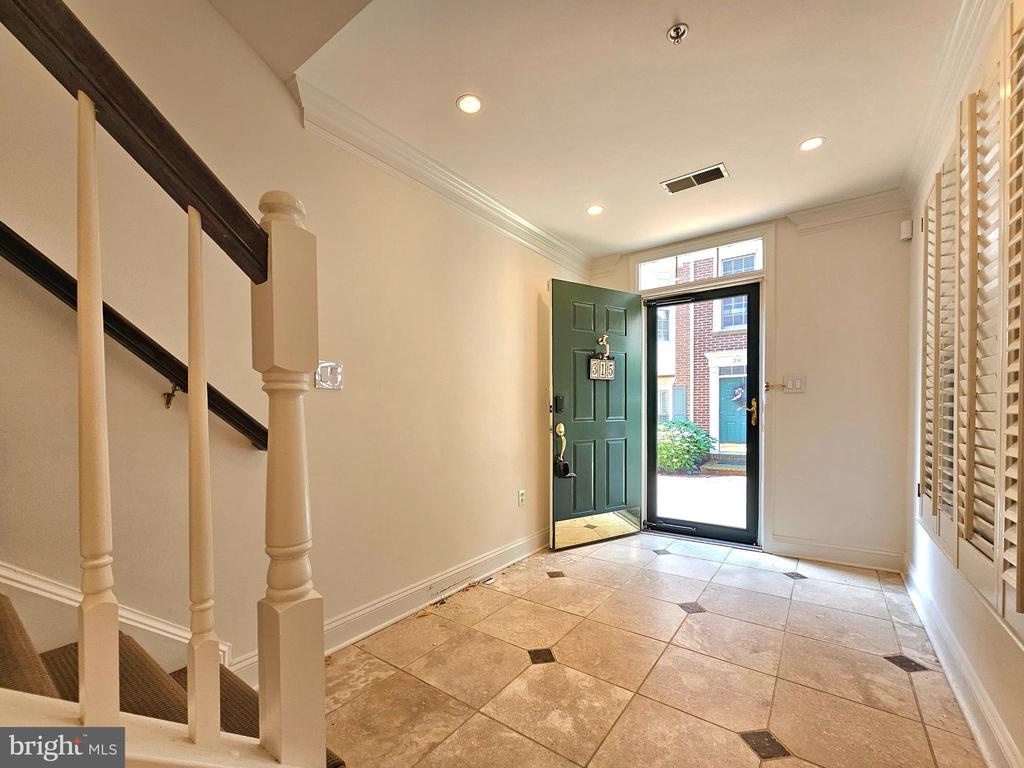 315 HEARTHSTONE MEWS