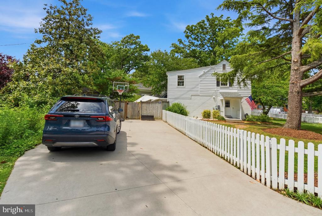 900 CHALFONTE DRIVE