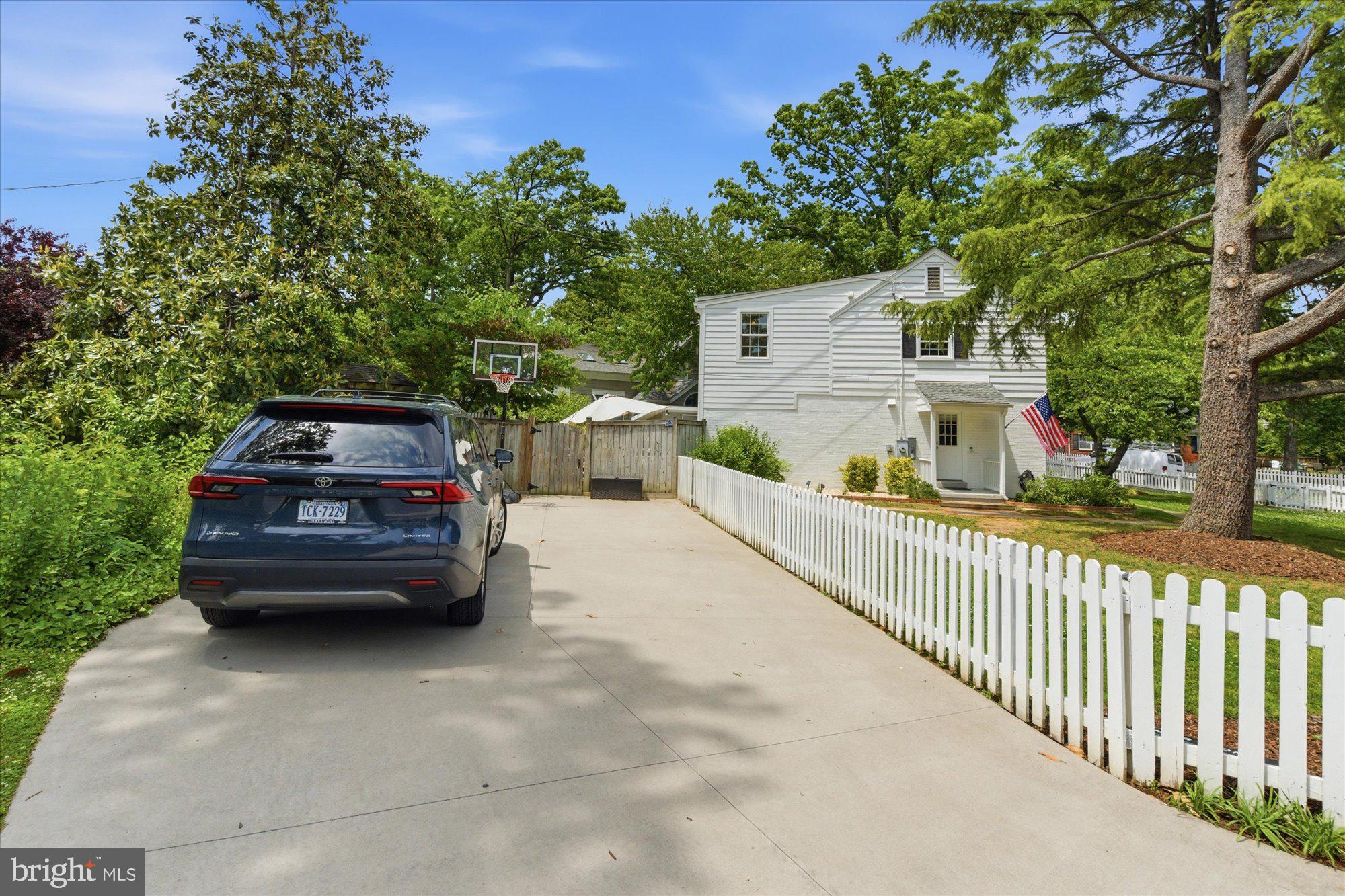 900 CHALFONTE DRIVE
