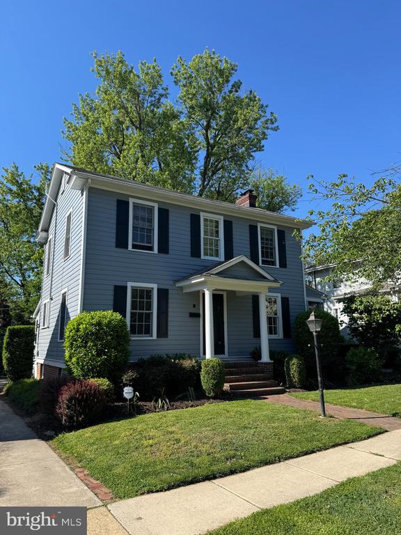 10 W MAPLE STREET W